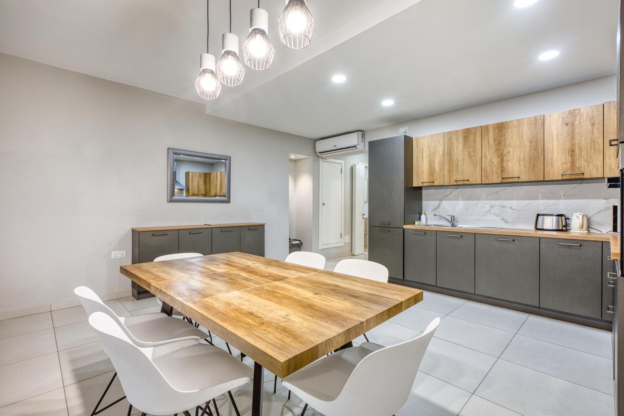 Unique Two Bedroom Apt With Huge Outdoor Area And Close To Entertainment Is-Swieqi Екстериор снимка