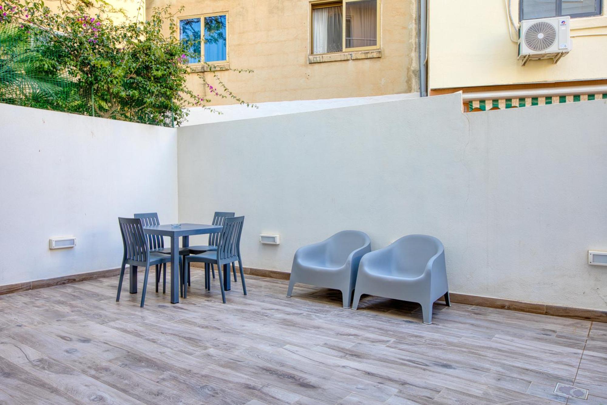 Unique Two Bedroom Apt With Huge Outdoor Area And Close To Entertainment Is-Swieqi Екстериор снимка